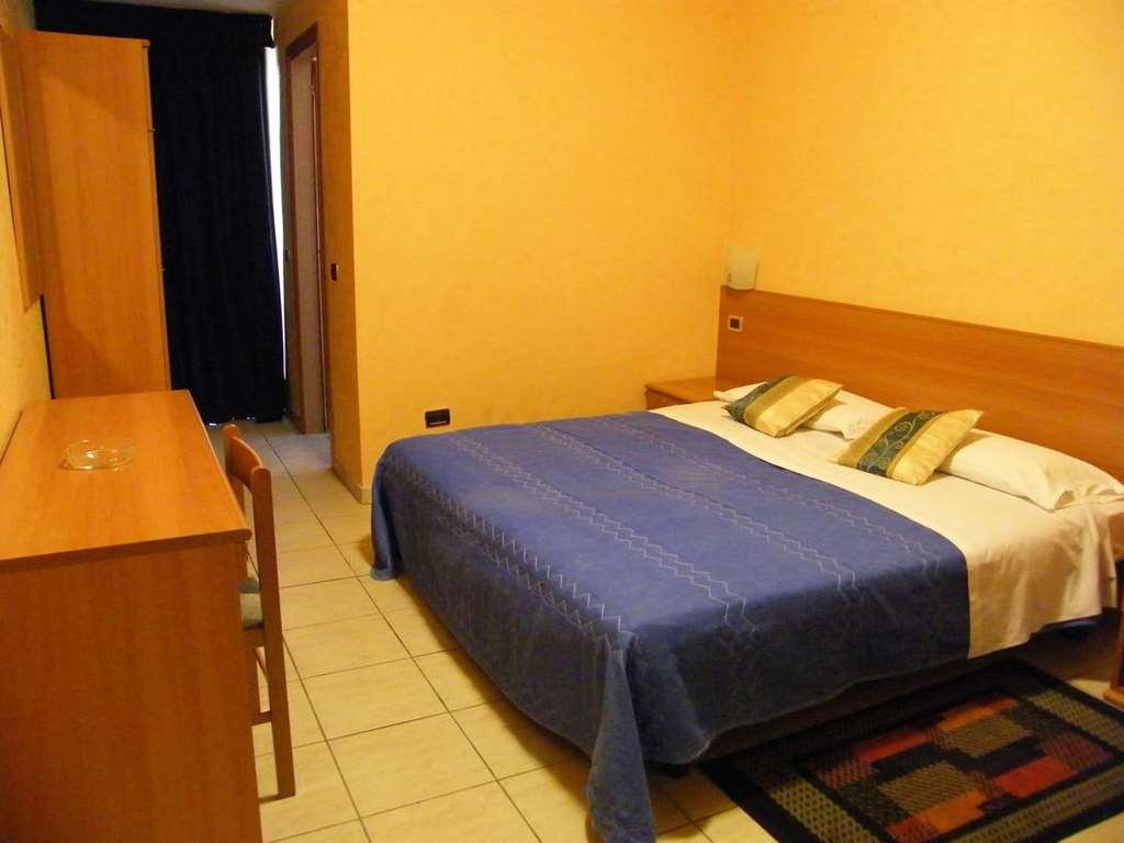 Hotel Residence Memmina Frosinone Oda fotoğraf