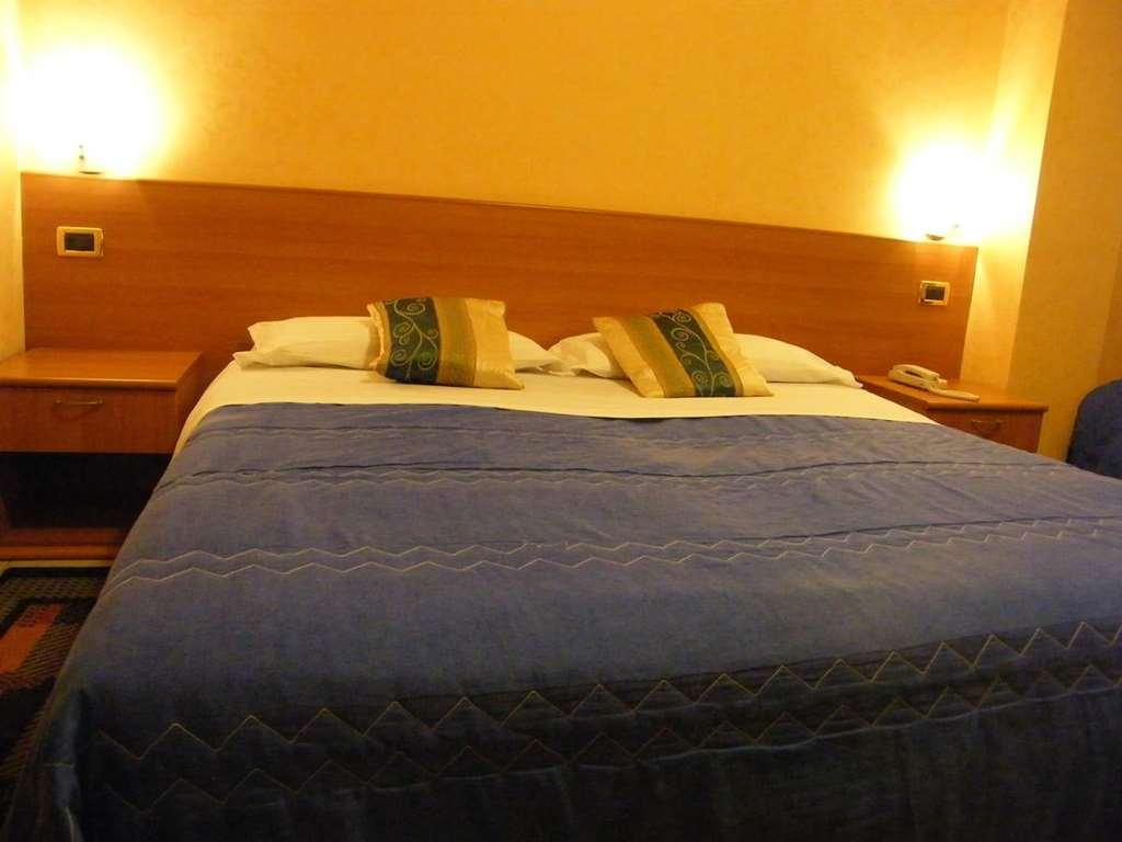 Hotel Residence Memmina Frosinone Oda fotoğraf