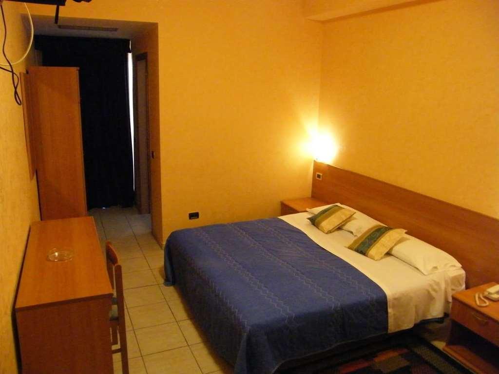 Hotel Residence Memmina Frosinone Oda fotoğraf